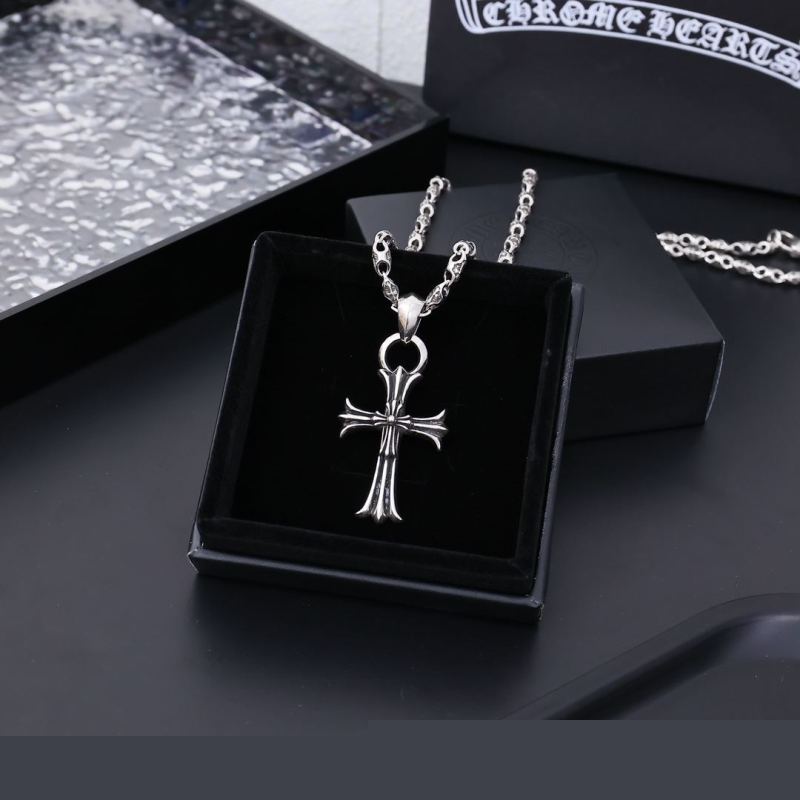 Ch**me He**ts necklaces